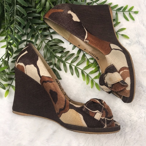 Stuart Weitzman 9 Brown Floral Wedges - Picture 2 of 7